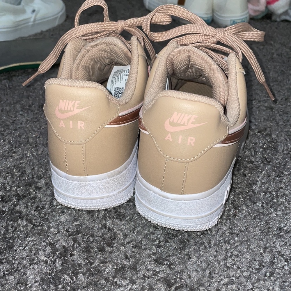 Nike Air Force 1 Tan Metallic Rose Gold - Picture 6 of 7